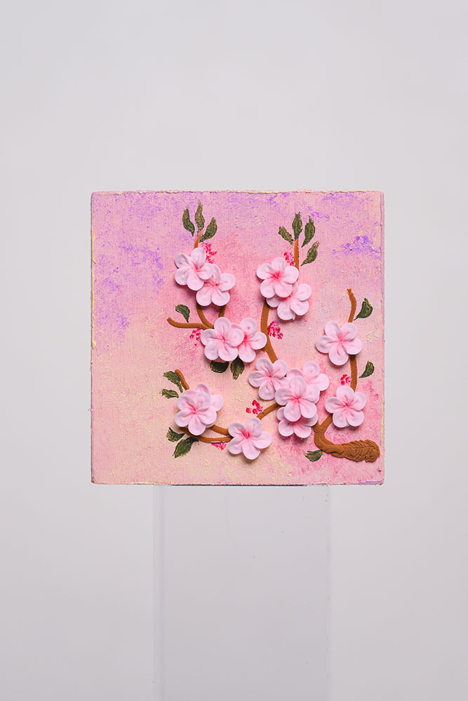 Handmade Clay Flower Fridge Magnet – Elegant Decorative Gift for Home & Kitchen مغناطيس ثلاجة على شكل زهرة من الصلصال اليدوي – هدية أنيقة للمنزل والمطبخ