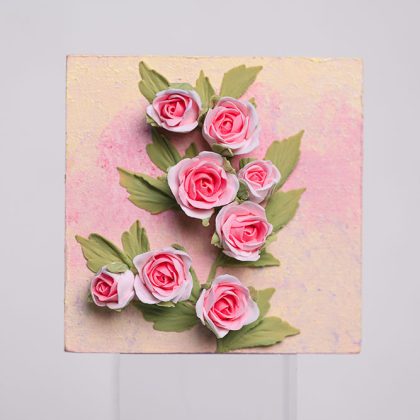 Handmade Clay Flower Fridge Magnet – Elegant Decorative Gift for Home & Kitchen مغناطيس ثلاجة على شكل زهرة من الصلصال اليدوي – هدية أنيقة للمنزل والمطبخ