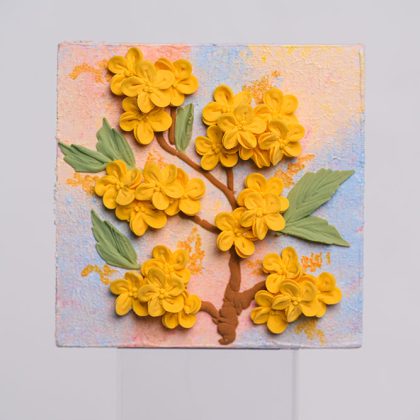 Handmade Clay Flower Fridge Magnet – Elegant Decorative Gift for Home & Kitchen مغناطيس ثلاجة على شكل زهرة من الصلصال اليدوي – هدية أنيقة للمنزل والمطبخ