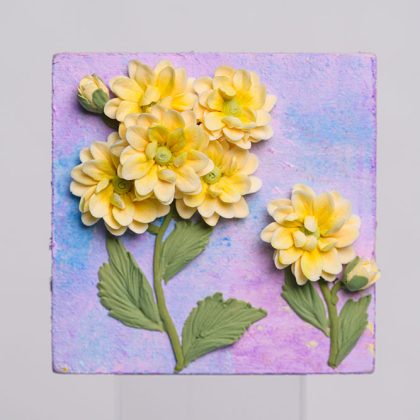 Handmade Clay Flower Fridge Magnet – Elegant Decorative Gift for Home & Kitchen مغناطيس ثلاجة على شكل زهرة من الصلصال اليدوي – هدية أنيقة للمنزل والمطبخ