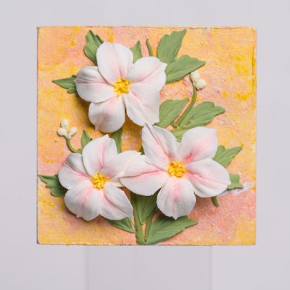 Handmade Clay Flower Fridge Magnet – Elegant Decorative Gift for Home & Kitchen مغناطيس ثلاجة على شكل زهرة من الصلصال اليدوي – هدية أنيقة للمنزل والمطبخ