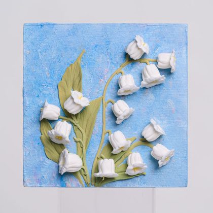 Handmade Clay Flower Fridge Magnet – Elegant Decorative Gift for Home & Kitchen مغناطيس ثلاجة على شكل زهرة من الصلصال اليدوي – هدية أنيقة للمنزل والمطبخ