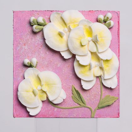 Handmade Clay Flower Fridge Magnet – Elegant Decorative Gift for Home & Kitchen مغناطيس ثلاجة على شكل زهرة من الصلصال اليدوي – هدية أنيقة للمنزل والمطبخ