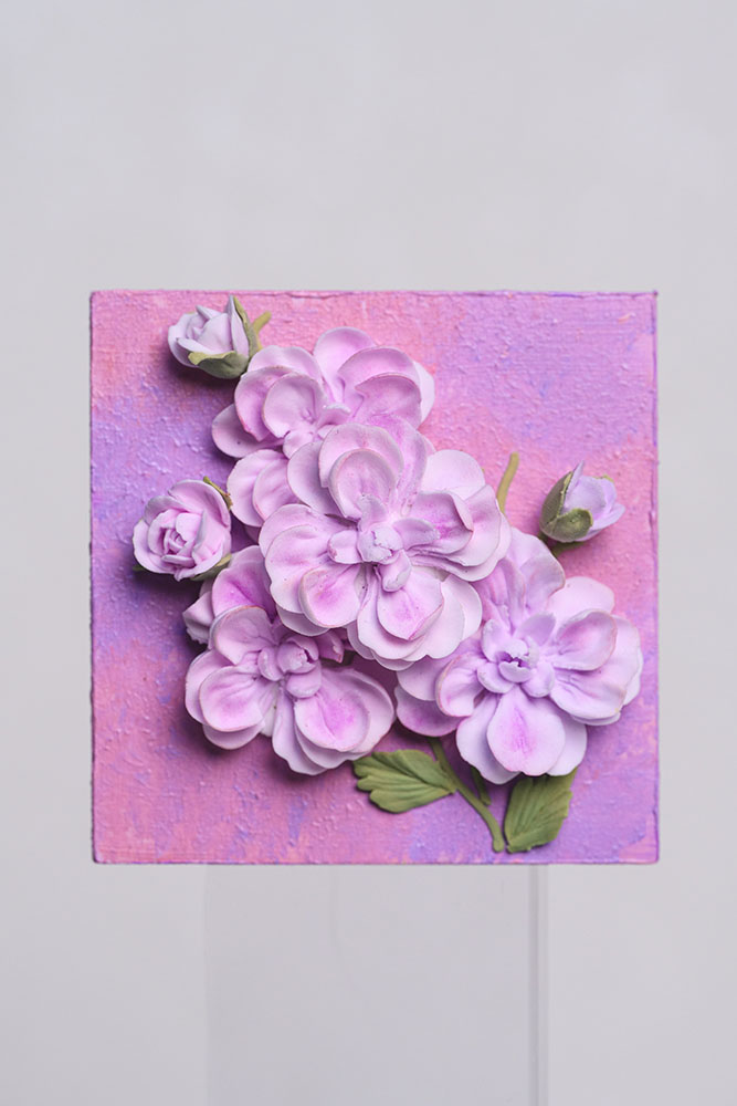 Handmade Clay Flower Fridge Magnet – Elegant Decorative Gift for Home & Kitchen مغناطيس ثلاجة على شكل زهرة من الصلصال اليدوي – هدية أنيقة للمنزل والمطبخ