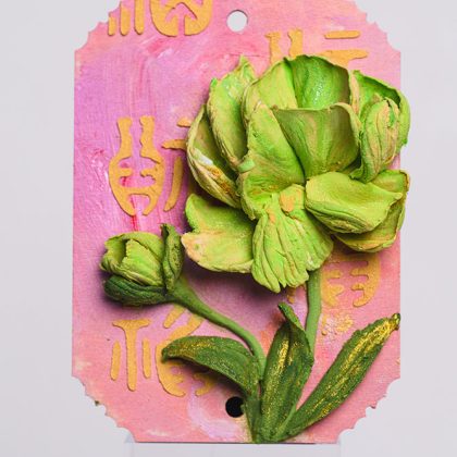 Handmade Clay Flower Fridge Magnet – Elegant Decorative Gift for Home & Kitchen مغناطيس ثلاجة على شكل زهرة من الصلصال اليدوي – هدية أنيقة للمنزل والمطبخ