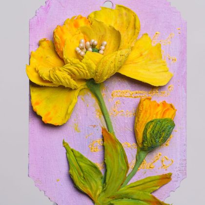 Handmade Clay Flower Fridge Magnet – Elegant Decorative Gift for Home & Kitchen مغناطيس ثلاجة على شكل زهرة من الصلصال اليدوي – هدية أنيقة للمنزل والمطبخ