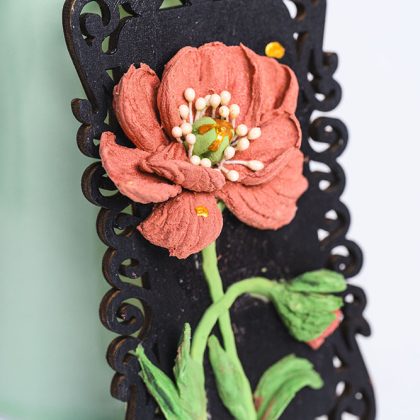 Handmade Clay Flower Fridge Magnet – Elegant Decorative Gift for Home & Kitchen مغناطيس ثلاجة على شكل زهرة من الصلصال اليدوي – هدية أنيقة للمنزل والمطبخ